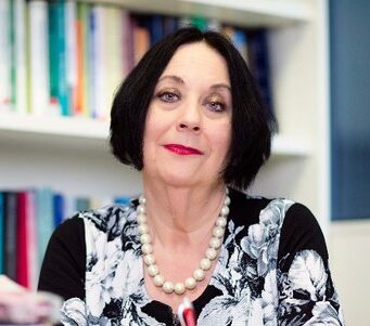 Louise Newman headshot